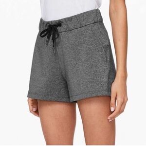 LULULEMON GRAY CINCHABLE WAIST HIGH-RISE WOVEN SHORTS SZ 2